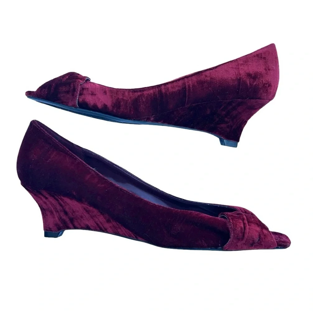 NWOB Elegant Burgundy Velvet Peep Toe Wedge Heels 9.5